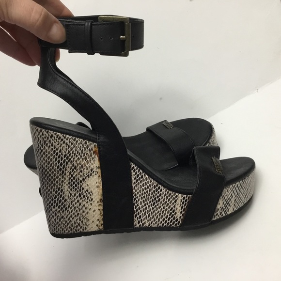 VOLCOM Platform Sandals - Picture 3 of 16